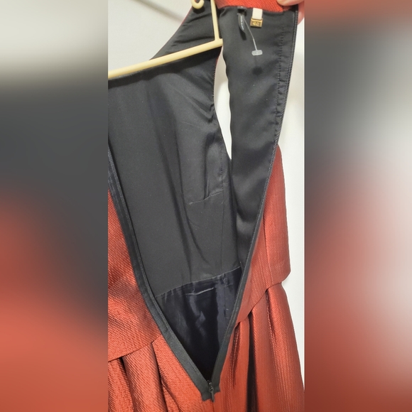 2/$69 BNWT deep red 🖤❤️ dress with black zipper detail  SZ 6 - Picture 11 of 16